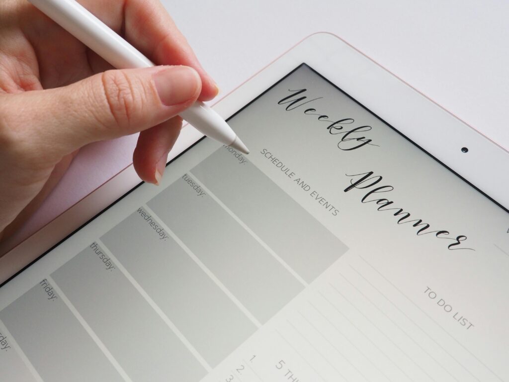 10 daily habits to build discipline with a weekly planner.